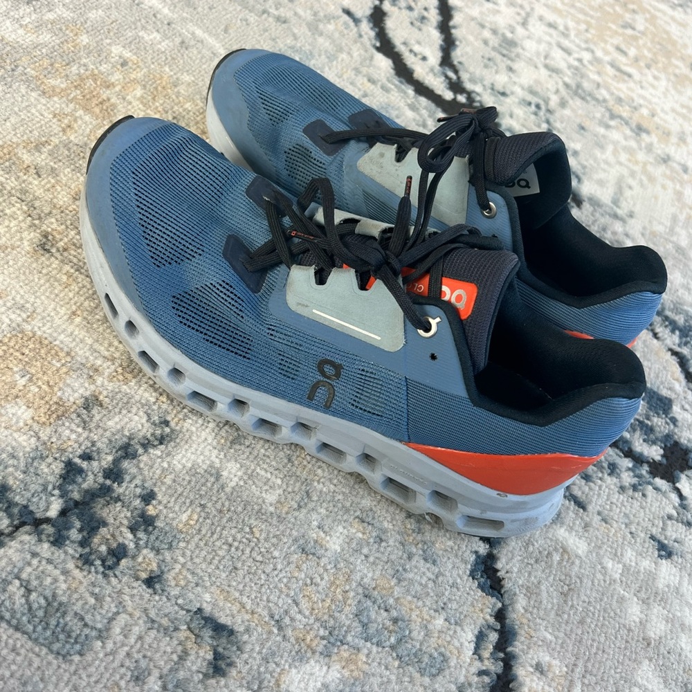Sz 9.5 mens oncloud